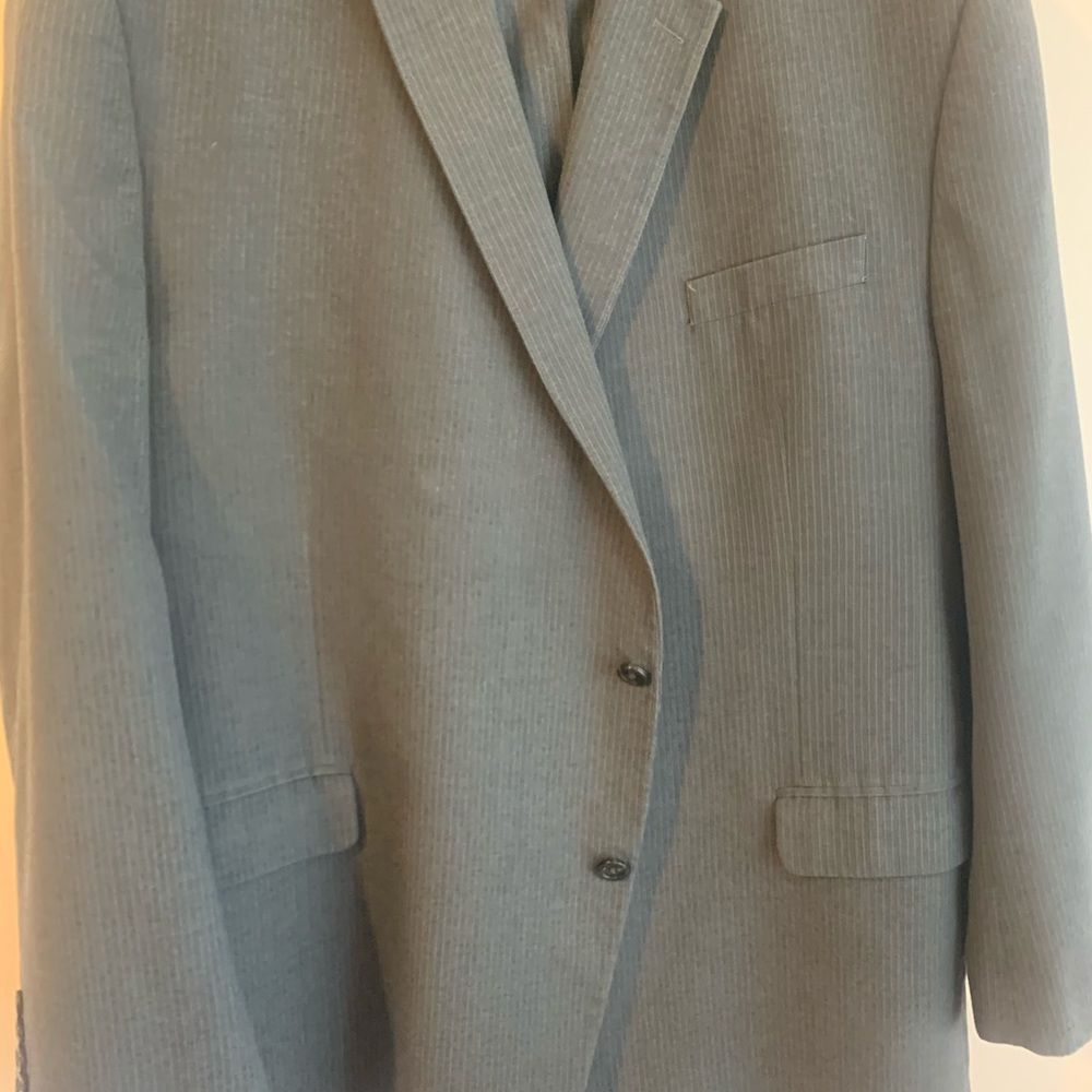 Men’s IZOD 2-Piece Grey Pinstripe Suit Size 56L